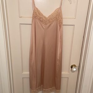 Vintage Blush Pink full dress slip Sz Medium (34” bust) Chemise SILKY SEXY Nude
